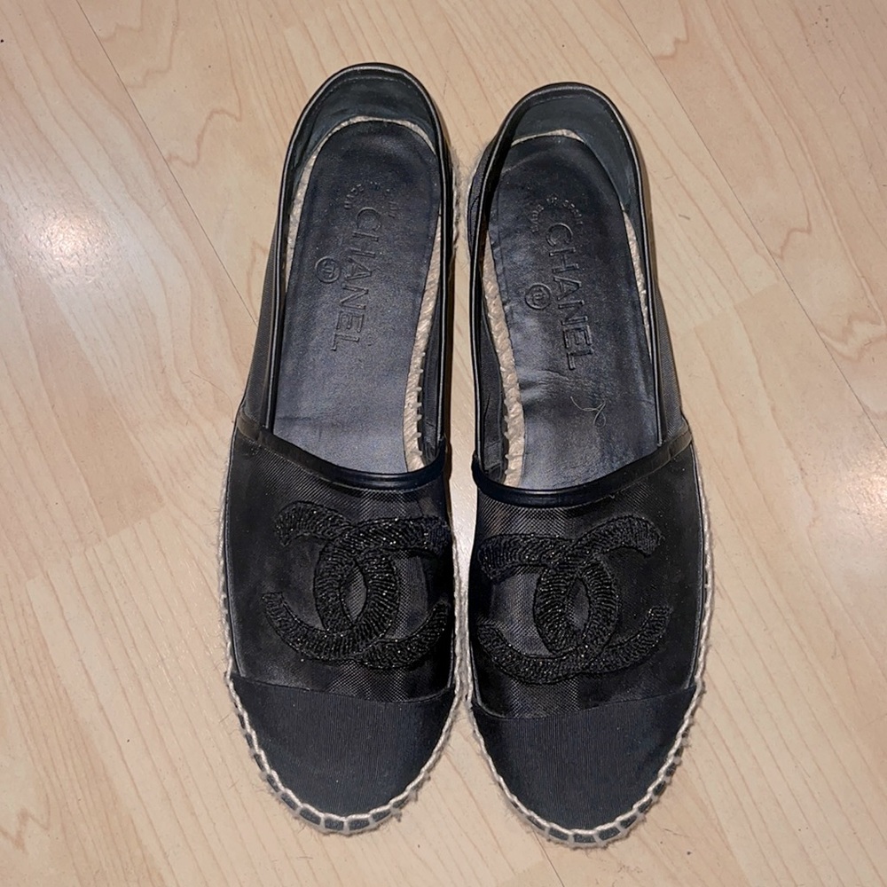 Authentic 2018 Chanel , CC logo espadrilles